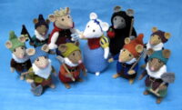 knitted toys of mice dressed as characters from a pantomime